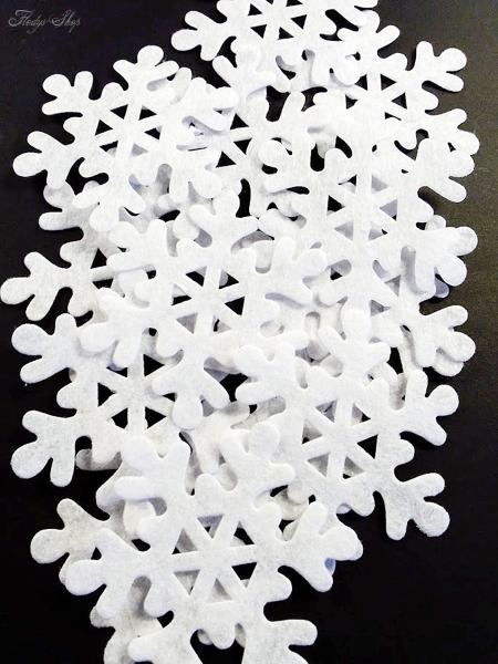 24 weiße Filz Schneeflocken Kristall